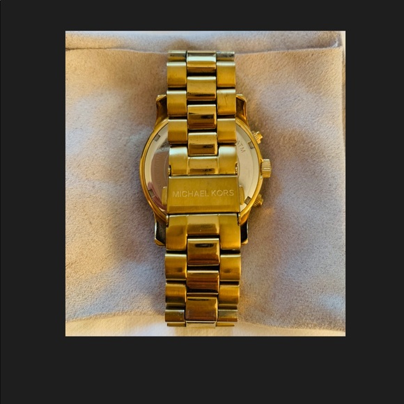 Michael Kors Gold Large Faced watch women’s - Picture 2 of 3